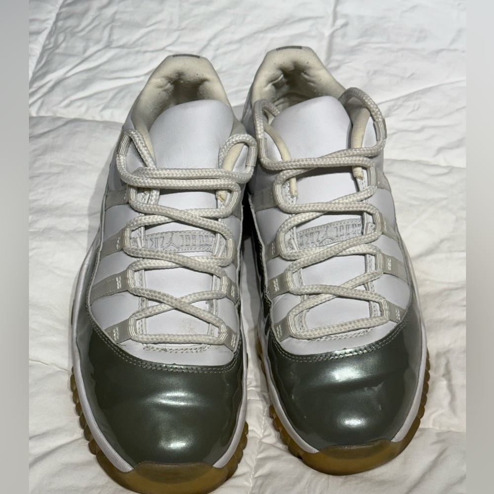 Size 10.5 Air Jordan 11 Retro Low Cement Grey - Picture 6 of 12